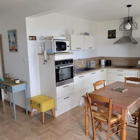 Grand T2 Vue Calme Climatise 500 M Village Et Parking Gratuit
